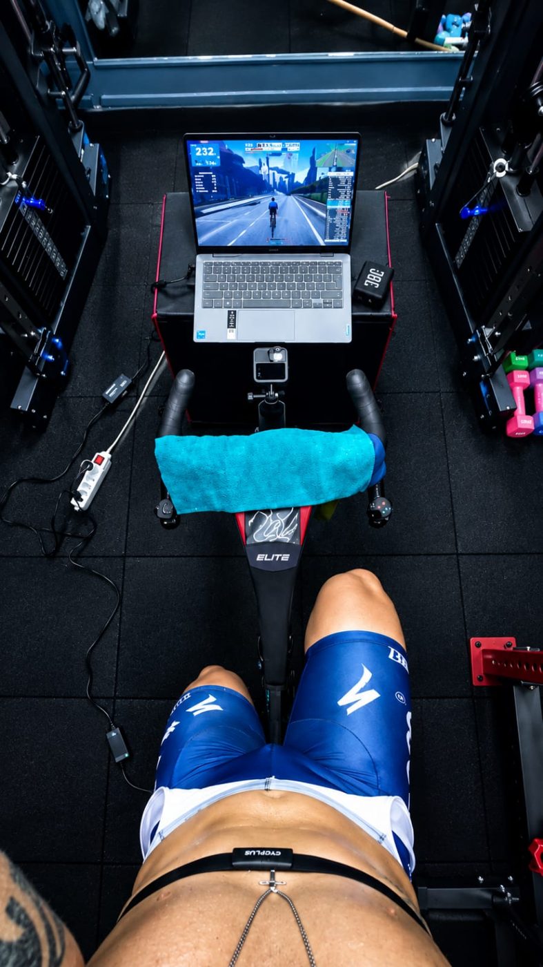 Entrenamiento de ciclismo con monitoreo de pulsaciones